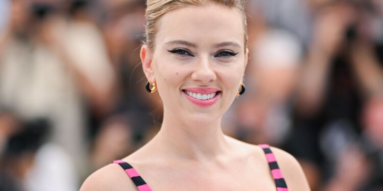 Scarlett Johansson yapay zeka şirketine dava açtı 1 ABD’li oyuncu Scarlett Johansson yapay zeka tarafından oluşturulan bir reklamda adının ve yüzünün kullanılmasının ardından yasal işlem başlattı.