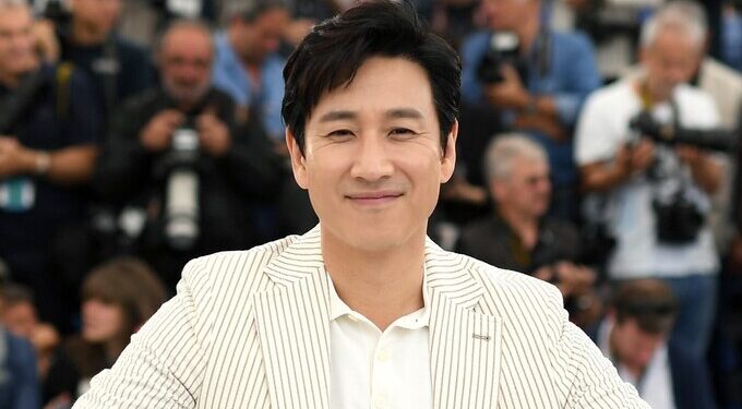 Güney Koreli oyuncu Lee Sun-kyun ölü bulundu 1 Oscar Ödüllü Parazit filminde rol alan Lee Sun-kyun park halindeki aracının içinde ölü bulundu.