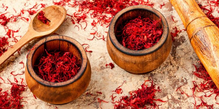 Safranın cilt sağlığına 7 faydası 1 Yüz yıllardır sağlık ve güzellik için kullanılan safran yüksek fiyatına rağmen halen kadınların en çok tercih ettiği baharatlar arasında yer alıyor.