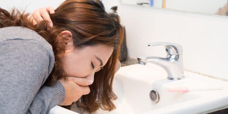 Migren atağı sırasında bulantı ilacı içilir mi? 1 Migren atağı sırasında pek çok kişi bulantı ve kusma şikayeti de yaşıyor. Bulantı sorunu yaşayanlar atak sırasında mide ilacı kullanabilir mi?