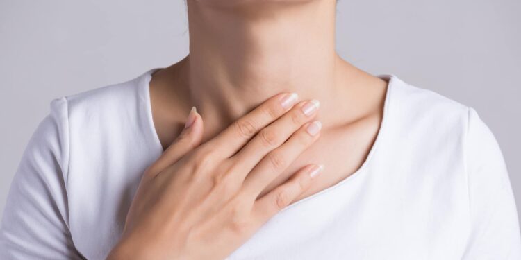 Vücutta iyot eksikliği belirtileri nelerdir? İşte iyot eksikliğinin 9 belirtisi 1 Hepimiz güçlü bir bedene sahip olmak isteriz. Bu sebeple beslenmemize özen göstermemiz gerekiyor. Peki, iyot eksikliği belirtileri nelerdir?