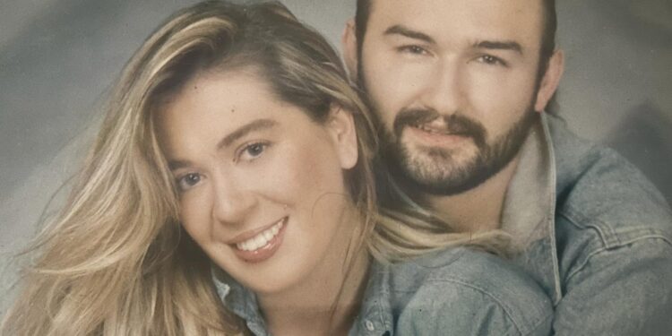 Alper Önal eski eşi Zerrin Özer'i unutamıyor! 1 Alper Özer, sağlık sorunu yaşayan eski eşi Zerrin Özer hakkında açıklamalarda bulundu.