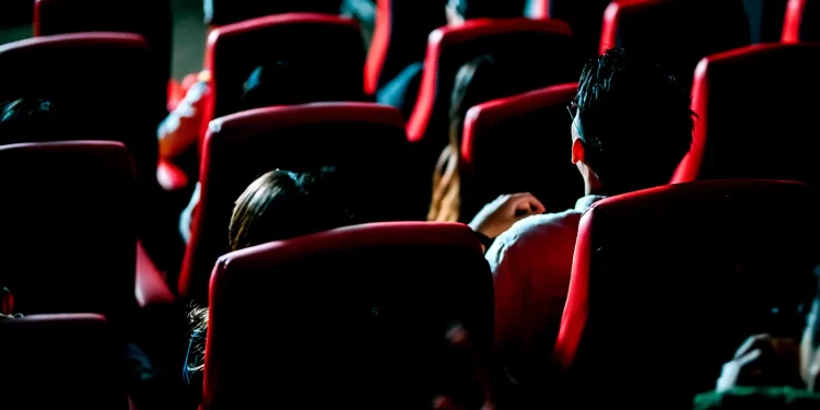 Sinemaseverlere müjde! Bu hafta 7 film vizyona girecek 1 Sömestr tatilinin son günlerine girildi. Bu sebeple pek çok kişi tatilin son günlerinde ailecek izleyebilecekleri yeni bir film araştırıyor.