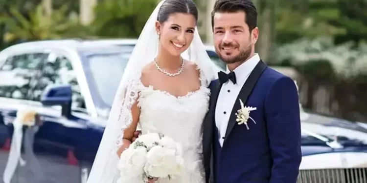 Buse Terim, Volkan Bahçekapılı çifti ayrılıyor 1 Ünlü teknik direktör Fatih Terim'in kızı Buse Terim ile Volkan Bahçekapılı boşanmaya karar verdi.