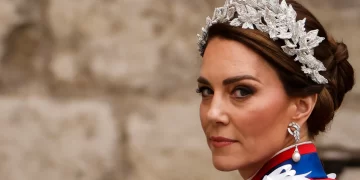 Kate Middleton ameliyattan sonra ilk kez görüldü 10 Galler Prensi William ve eşi Prenses Kate Middleton'ın çocuklarının katıldığı bir spor müsabakasını izledikleri iddia edildi.