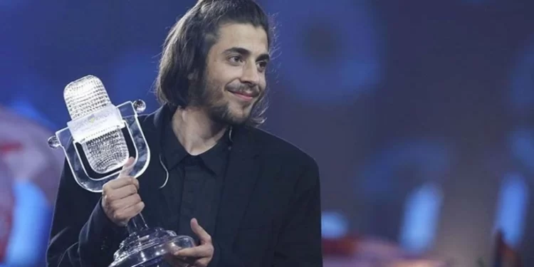 Salvador Sobral, İstanbul’a geliyor 1 2017 yılında Eurovision Şarkı Yarışması'nı kazanan Portekizli şarkıcı Salvador Sobral İstanbul'da konser verecek.