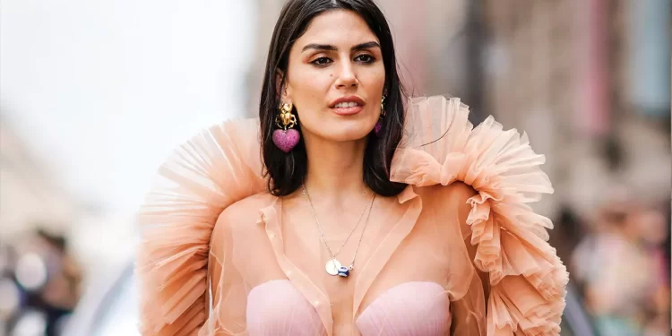 Bir Portre: Asena Sarıbatur 1 Sosyal medyada marka projeleriyle tanınan Asena Sarıbatur: Kariyerimi İMA değiştirdi.