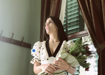 Asena Sarıbatur Kaş'tan ki yaşantısından ilham aldığı yeni çıkarttığı Aperlae Living isimli parfümün hikayesini anlattı.