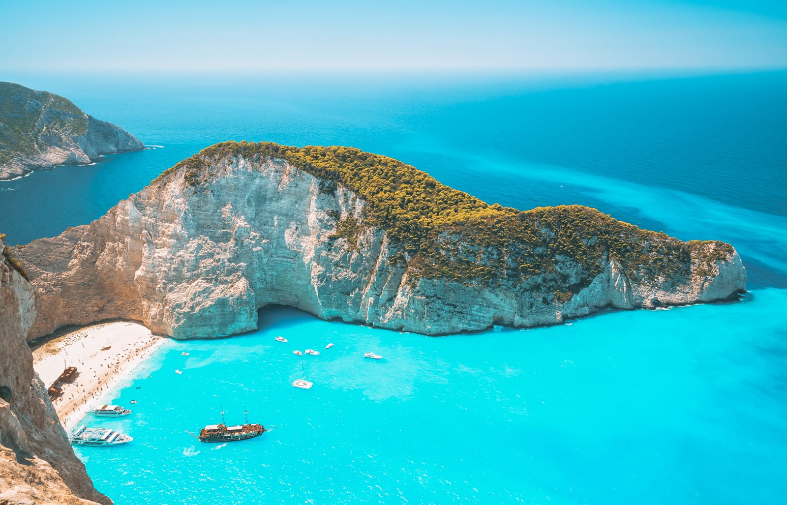 Yunan Adaları Haberleri CumCuma’da! Yunanistan’da bulunan tatil cenneti Yunan Adaları’nda tatil yapan ünlüler magazin sayfalarımızda yer alıyor.