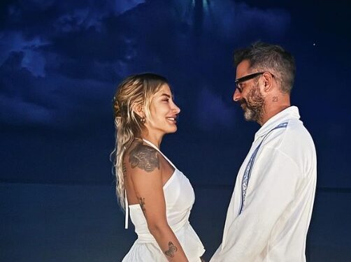 İrem Derici evleniyor mu? Maldivler'de evlilik teklifi 1 İrem Derici ile sevgilisi Gökhan Fırat bir süre önce Maldivler'de romantik bir tatile çıkmıştı. Fırat'ın Derici'ye evlenme teklif ettiği ileri sürüldü.