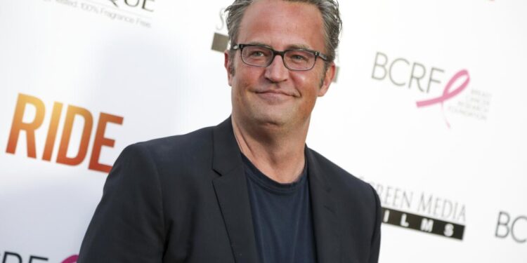 Matthew Perry'nin ölümünün ardından flaş gelişme 1 Friends" dizisindeki "Chandler Bing" rolüyle tanınan ABD'li oyuncu Matthew Perry'nin ölümüne ilişkin 2'si doktor 5 kişi suçlandı.
