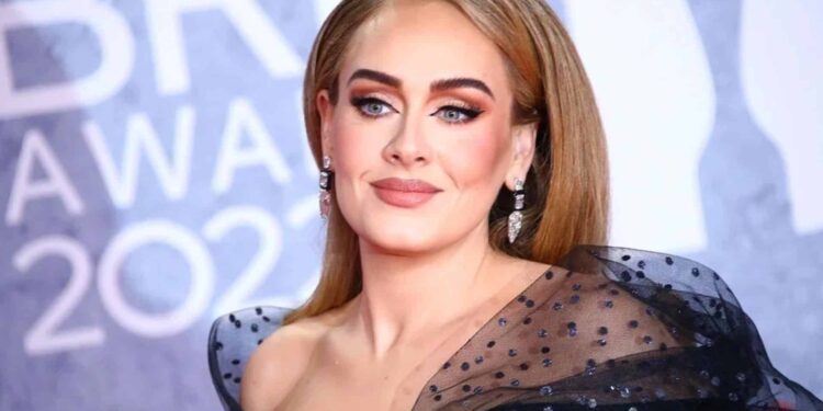 Adele’den çok konuşulacak itiraf! İşitme kaybı yaşadığını açıkladı 1 Dünyaca ünlü İngiliz şarkıcı Adele, yaşadığı şiddetli kulak enfeksiyonu nedeniyle bir kulağında geçici işitme kaybı yaşadığını duyurdu.