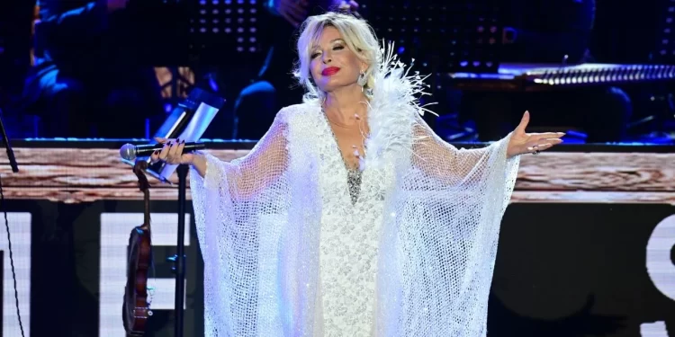 Emel Sayın: Hayatımı Burcu Biricik canlandırabilir 1 Emel Sayın: Hayatımı Burcu Biricik canlandırabilir