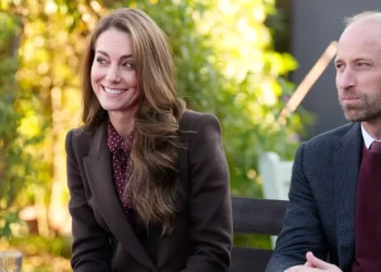 Kate Middleton kraliyet görevlerine döndü
