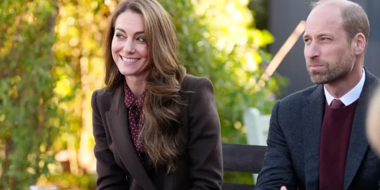 Kate Middleton kraliyet görevlerine döndü 1 Kate Middleton kraliyet görevlerine döndü