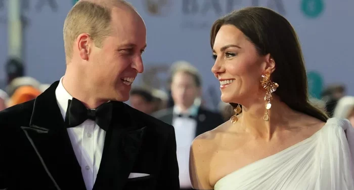 Prens William ve Prenses Kate, bu yıl kraliyet tarzından uzak bir noel planlıyor 1 Prens William ve Prenses Kate, geleneksel kraliyet Noel kutlamalarından farklı olarak bu yıl aileleriyle daha sade bir tatil yapmayı planlıyor.