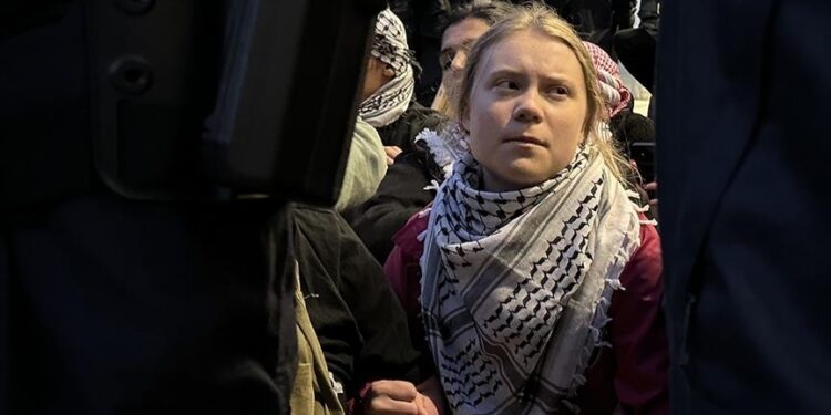 Ünlülerden Gazze için ateşkes çağrısı 1 Ünlüler, Gazze'deki çatışmaların son bulması ve insani yardım sağlanması için ABD Başkanı Biden’a açık mektup yazdı.