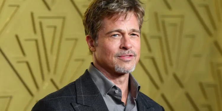 Brad Pitt ikilem halinde 1 Brad Pitt, iki yıldır birlikte olduğu mücevher tasarımcısı Inés de Ramón ile mutluluğu yakaladı.