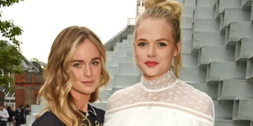 Cressida Bonas ve Gabriella Wilde kamera karşısına geçti 8 Prens Harry'nin eski sevgilisi Cressida Bonas ve yakın dostu Gabriella Wilde,Lady Garden Foundation takvimi için poz verdi.