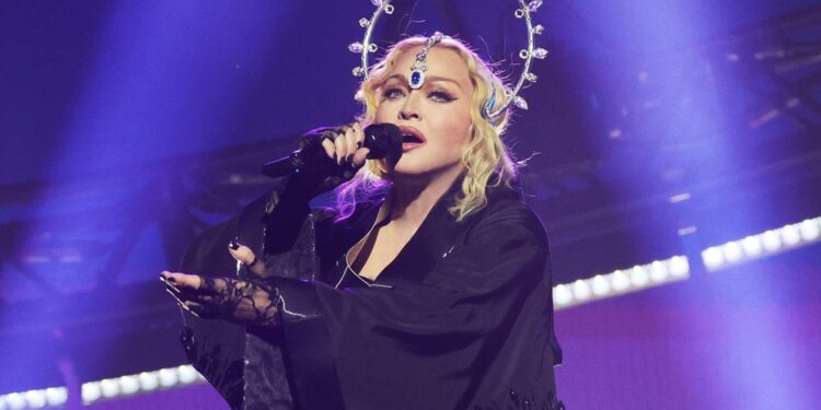 Madonna biyografik projesi için hayranlarından fikir istiyor 1 Madonna biyografik projesi için hayranlarından fikir istiyor
