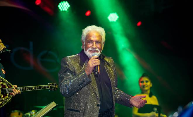 Yılbaşı gecesi hangi sanatçı nerede sahne alacak? 2 2025 yılını karşılamak için geri sayım başlarken, ünlü sanatçılar yılbaşı gecesi farklı şehirlerde ve mekanlarda sahne alacak.