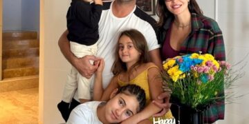 Volkan Demirel’in eşi Zeynep Sever Demirel, kızları Yade ve Yeda ile Maldivler'de keyifli bir tatil yapıyor.