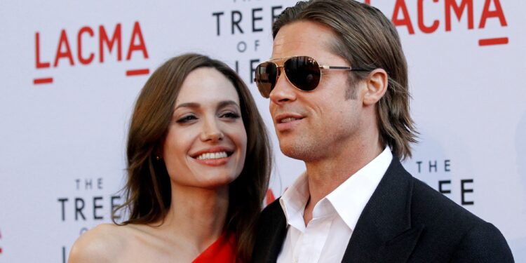 Angelina Jolie ve Brad Pitt boşanma sürecinde anlaşmaya vardı 1 Hollywood’un ikonik çifti Angelina Jolie ve Brad Pitt, sekiz yılı aşkın süredir devam eden boşanma davasında uzlaşmaya vardı.