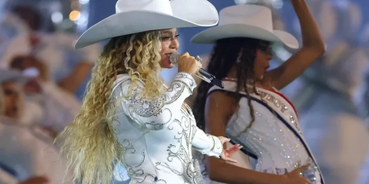 Beyoncé ve Blue Ivy'den nefes kesen performans 1 Dünyaca ünlü şarkıcı Beyoncé, en büyük kızı Blue Ivy ile birlikte NFL Halftime Show’da unutulmaz bir performansa imza attı.