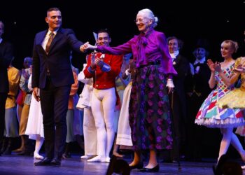 Danimarka Kraliyet Ailesi Nutcracker balesiyle kış sezonunu açtı 17 Kral Frederik ve Kraliçe Mary, Tivoli'deki Nutcracker balesinin yeniden açılışına çocuklarıyla katıldı.