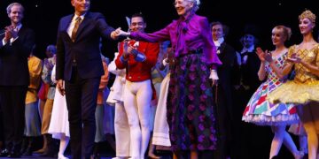 Kral Frederik ve Kraliçe Mary, Tivoli'deki Nutcracker balesinin yeniden açılışına çocuklarıyla katıldı.