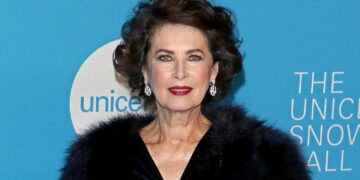 76 yaşındaki ünlü model ve oyuncu Dayle Haddon, Pennsylvania’daki evinde karbonmonoksit sızıntısı nedeniyle hayatını kaybetti.