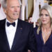 Clint Eastwood, Christina Sandera'nın yokluğuna alışmaya çalışıyor 10 Clint Eastwood, 10 yıllık hayat arkadaşı Christina Sandera'nın Temmuz 2024'teki ani ölümünden sonra iyileşme sürecinde.