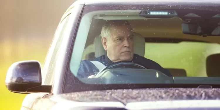 Prens Andrew Windsor’da ilk kez görüntülendi 1 York Dükü Prens Andrew, Sandringham’daki Kraliyet Noel kutlamalarına katılmamasının ardından Windsor ahırlarında ilk kez görüntülendi.