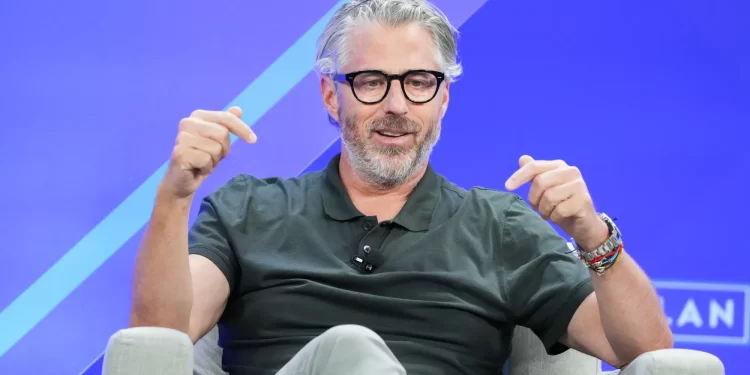 Casey Wasserman önderliğinde Los Angeles için dev proje 1 Casey Wasserman, yangınlardan etkilenen bölgeleri yeniden inşa etmek için başlatılan LA Rises projesine katıldı