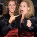 Céline Dion’dan nostaljik paylaşım 4 Ünlü şarkıcı Céline Dion, SNL’in 50. yıl özel programını kutlamak için 1998 yılında Ana Gasteyer ile çekilen bir fotoğrafını paylaştı.
