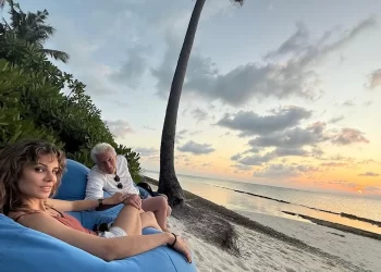 Ünlü Hollywood yıldızı Richard Gere ve eşi Alejandra Silva, Maldivler'de lüks bir tatilin keyfini çıkarıyor.