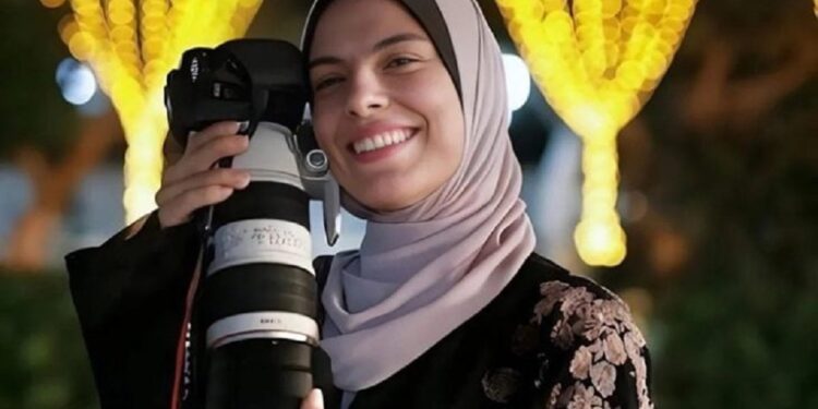 Cannes’da Gazze’li gazeteci Fatima Hassouna'ya onur 1 İsrail’in hava saldırısında hayatını kaybeden Filistinli fotoğrafçı Fatima Hassouna’nın belgeseli, 2025 Cannes Film Festivali’nde gösterilecek.