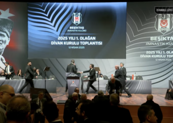 Hasan Arat’a yumruklu saldırı 15 Beşiktaş Divan Kurulu'nda konuşma yapan Hasan Arat'a yönelik fiziki müdahale iddiası gündeme bomba gibi düştü.