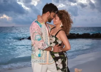 Hint televizyonunun sevilen ismi Ankita Lokhande eşi Vicky Jain ile çıktığı Maldivler tatilinden romantik anları sosyal medyada paylaştı.