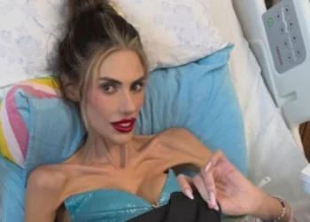 Anoreksiya teşhisiyle cezaevinden tahliye edilen sosyal medya fenomeni Nihal Candan, yoğun bakımda yaşamını yitirdi.