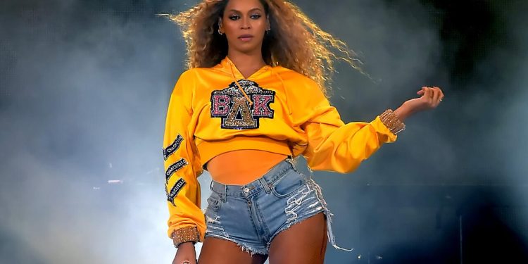 Beyoncé’nin yayımlanmamış şarkıları çalındı 1 Beyoncé’nin dansçısına ait araçtan iki bavul çalındı. Kayıp eşyalar arasında sanatçının yayımlanmamış müziklerinin yer aldığı öğrenildi