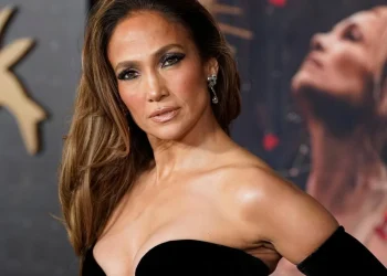 Jennifer Lopez Antalya’yı sallayacak! 18 Dünyaca ünlü yıldız Jennifer Lopez, 23 Temmuz’da Antalya’da sahne alacak. Biletler ve localar dudak uçuklattı.
