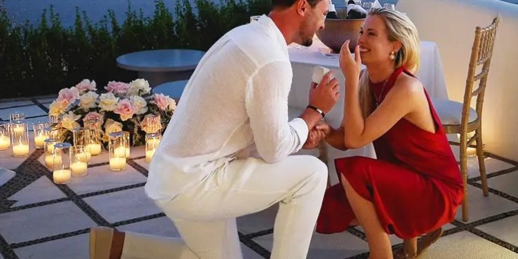 Prenses Diana’nın yeğeni Lady Eliza Spencer, Yunanistan’da nişanlandı 1 Lady Eliza Spencer, Yunanistan’ın Santorini adasında uzun süredir birlikte olduğu Channing Millerd’in evlilik teklifini kabul etti.