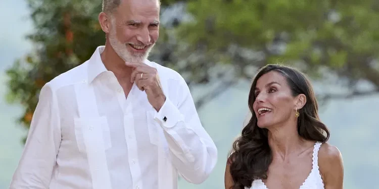 Kraliyet ailelerinin tercihi Yunanistan’da kendi hayatınızı kurabilirsiniz! 1 Kraliyet ailelerinin tercihi Yunanistan’da kendi hayatınızı kurabilirsiniz!