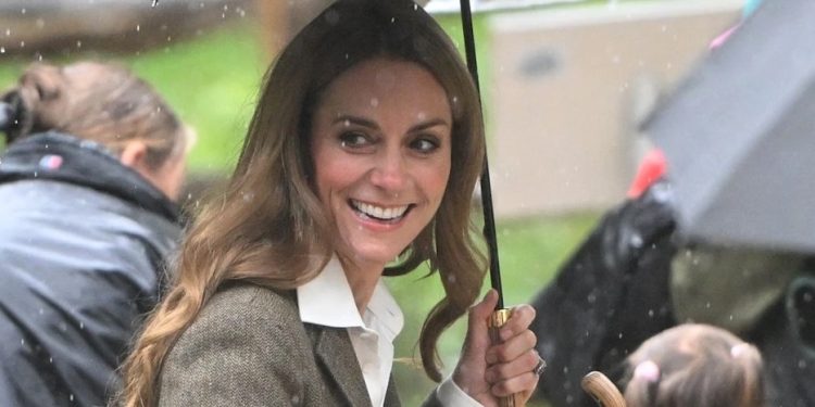 Prenses Kate’in Londra çıkarması! Sonbahara damga vuran şıklık 1 Prenses Kate’in Londra çıkarması! Sonbahara damga vuran şıklık