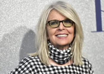 “Annie Hall”, “Baba” ve “Gelinin Babası” filmleriyle tanınan, özgün tarzı ve zarafetiyle sinema tarihine adını yazdıran Amerikalı oyuncu Diane Keaton, 79 yaşında yaşamını yitirdi.