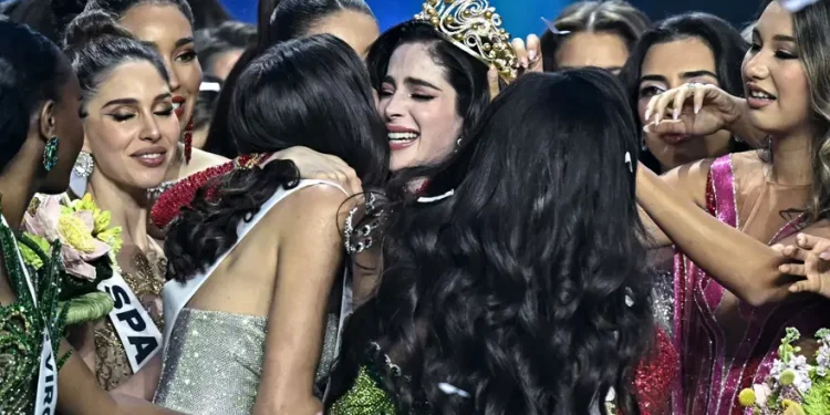 Miss Universe 2025 skandallarla karıştı! Tacı Meksika aldı 1 Tayland’da düzenlenen Miss Universe 2025, hakaret tartışmaları, jüri iddiaları ve politik sonuç yorumlarıyla gündeme oturdu.