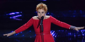 Ornella Vanoni 91 yaşında hayatını kaybetti 9 Ünlü İtalyan şarkıcı Ornella Vanoni, Milano’daki evinde geçirdiği kalp krizi sonrası 91 yaşında yaşamını yitirdi.