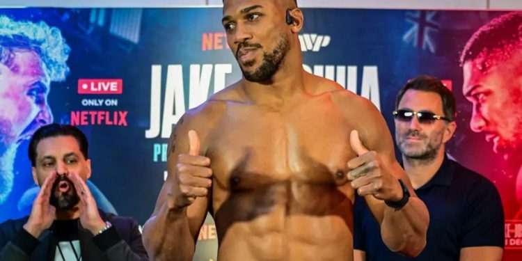 Anthony Joshua ölümlü kazaya karıştı 1 Eski dünya ağır sıklet boks şampiyonu Anthony Joshua’nın Nijerya’da içinde bulunduğu aracın karıştığı trafik kazasında 2 kişi yaşamını yitirdi.