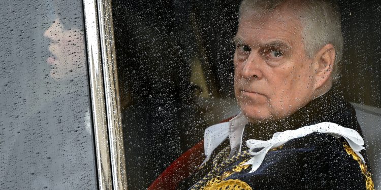 Kral Charles’ın kardeşi Andrew, Windsor’daki malikaneyi boşaltıyor 1 İngiltere Kralı III. Charles’ın kardeşi Andrew Mountbatten-Windsor, yıllardır yaşadığı Windsor’daki Royal Lodge malikânesinden çıkmaya hazırlanıyor.